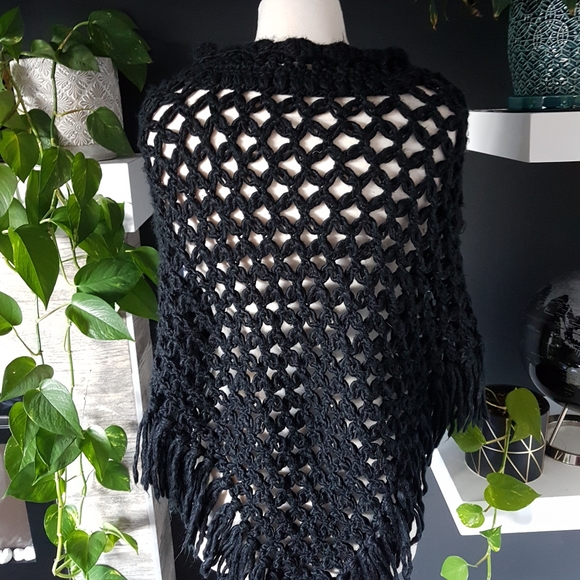 Vintage Knit Poncho Black OS - Picture 2 of 3